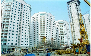 Xây nhà cao tầng không nên thiết kế cửa sổ mở quay ra ngoài